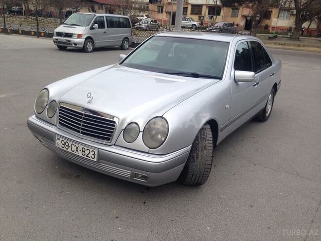 Mercedes E 220 1999, 234,000 km - 2.2 l - Bakı