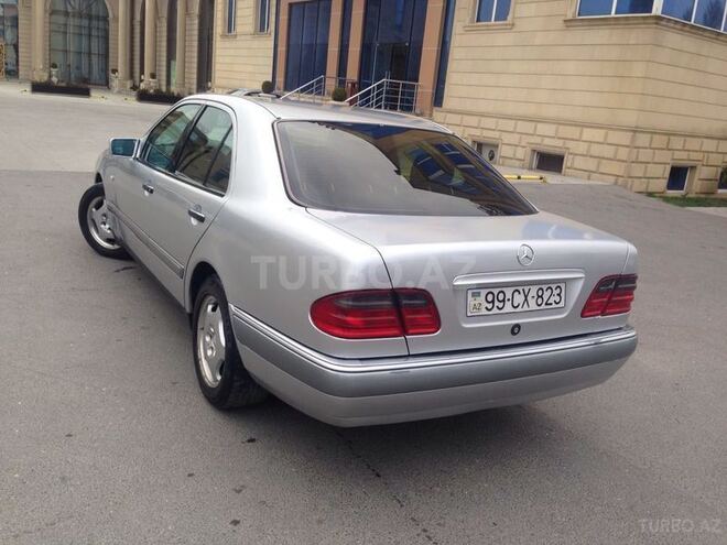 Mercedes E 220 1999, 234,000 km - 2.2 l - Bakı