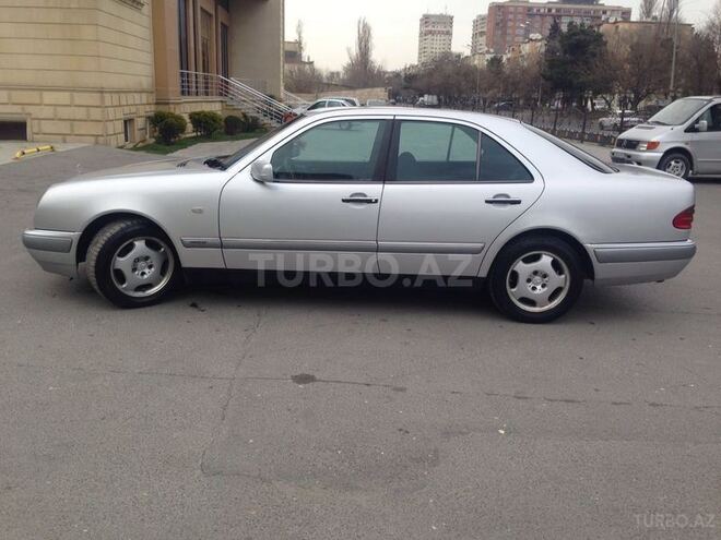 Mercedes E 220 1999, 234,000 km - 2.2 l - Bakı