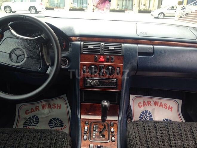 Mercedes E 220 1999, 234,000 km - 2.2 l - Bakı