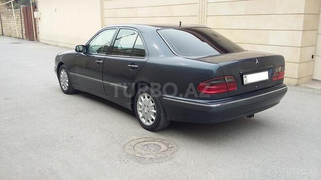 Mercedes E 220 1999, 327,800 km - 2.2 л - Bakı