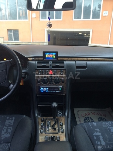Mercedes E 240 1999, 255,000 km - 2.4 l - Bakı