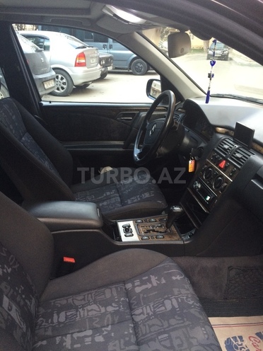 Mercedes E 240 1999, 255,000 km - 2.4 l - Bakı