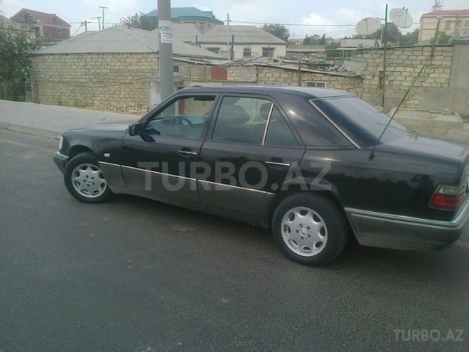 Mercedes E 220 1993, 450,000 km - 2.2 l - Bakı