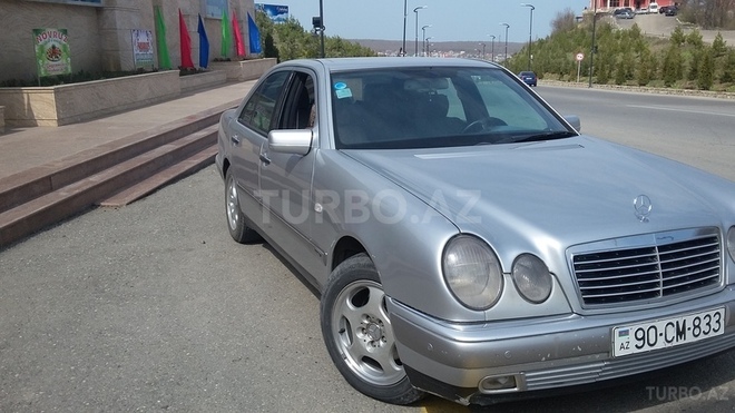 Mercedes E 220 1995, 289,793 km - 2.2 l - Bakı