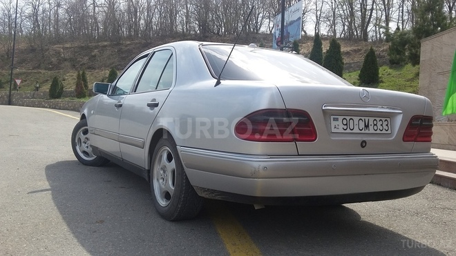 Mercedes E 220 1995, 289,793 km - 2.2 l - Bakı