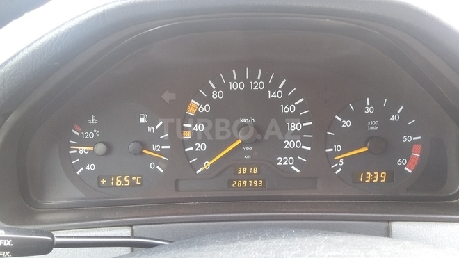 Mercedes E 220 1995, 289,793 km - 2.2 l - Bakı