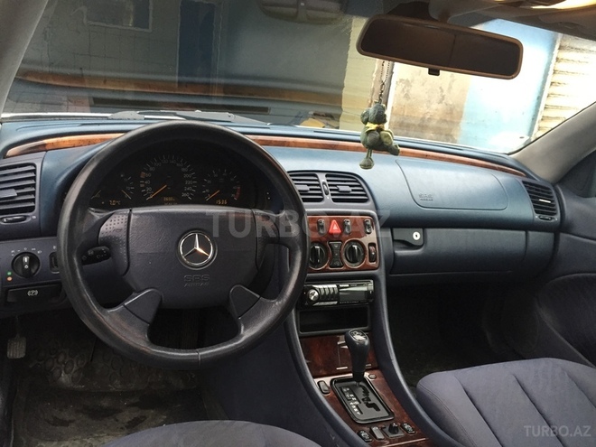 Mercedes E 230 1999, 256,000 km - 2.3 l - Bakı
