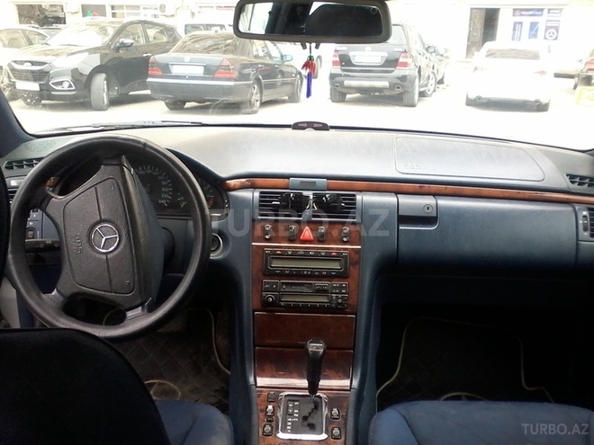 Mercedes E 240 1998, 32,000 km - 2.6 l - Bakı
