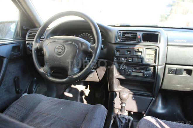 Opel Vectra 1995, 250,000 km - 1.7 l - Bakı