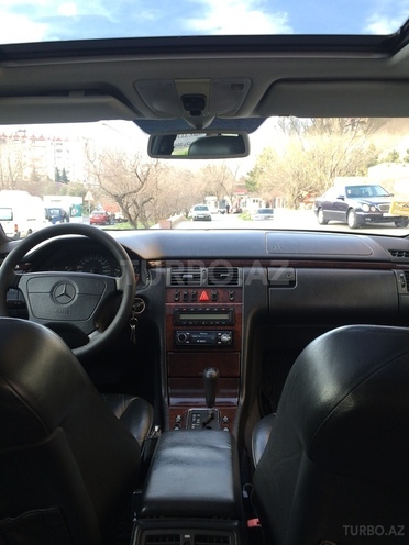 Mercedes E 280 1997, 252,000 km - 2.8 l - Bakı