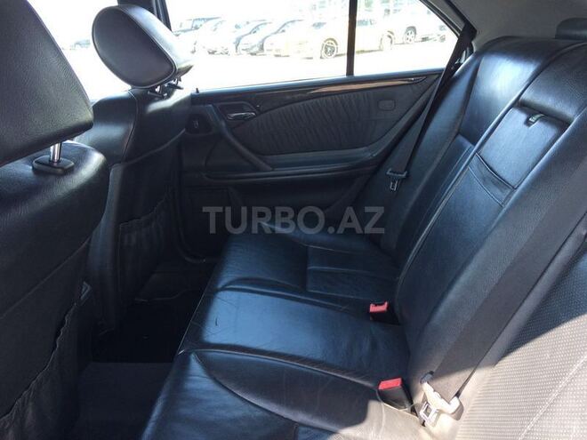 Mercedes E 320 2001, 181,000 km - 3.2 л - Bakı