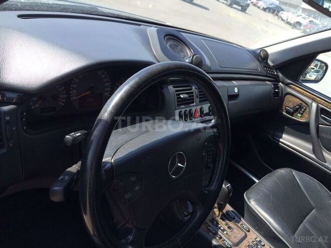 Mercedes E 320 2001, 181,000 km - 3.2 л - Bakı