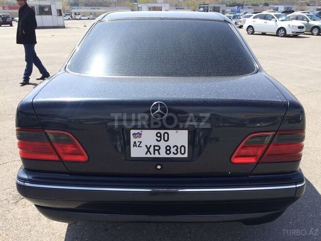 Mercedes E 320 2001, 181,000 km - 3.2 л - Bakı