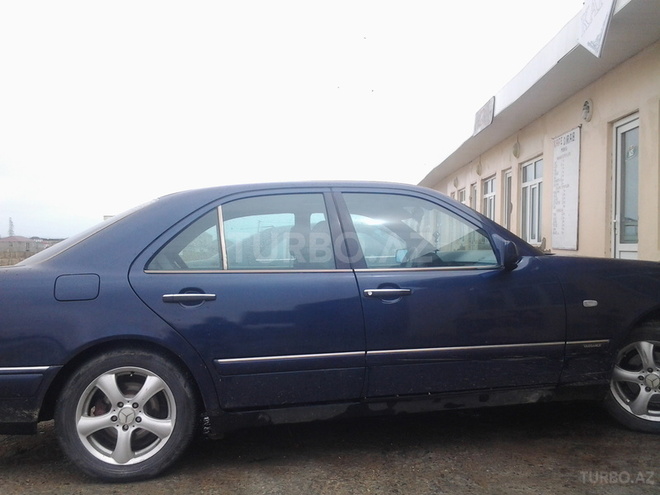 Mercedes E 230 1995, 1,245,434 km - 0.2 л - Bakı