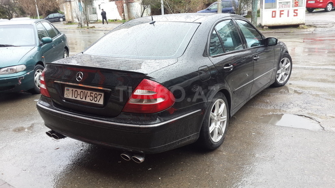 Mercedes E 320 2004, 240,000 km - 3.2 l - Bakı