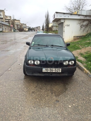 BMW 318 1984, 240,000 km - 1.8 l - Bakı