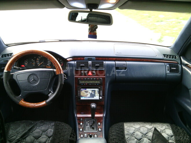 Mercedes E 240 1998, 210,000 km - 2.4 l - Bakı
