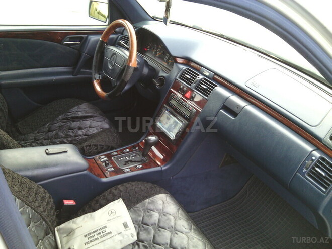 Mercedes E 240 1998, 210,000 km - 2.4 l - Bakı