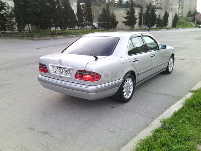 Mercedes E 240 1998, 210,000 km - 2.4 l - Bakı