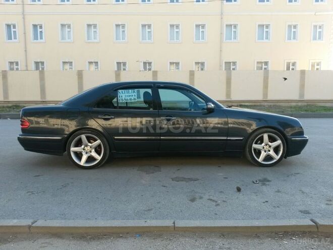 Mercedes E 220 2001, 200,000 km - 2.2 l - Bakı