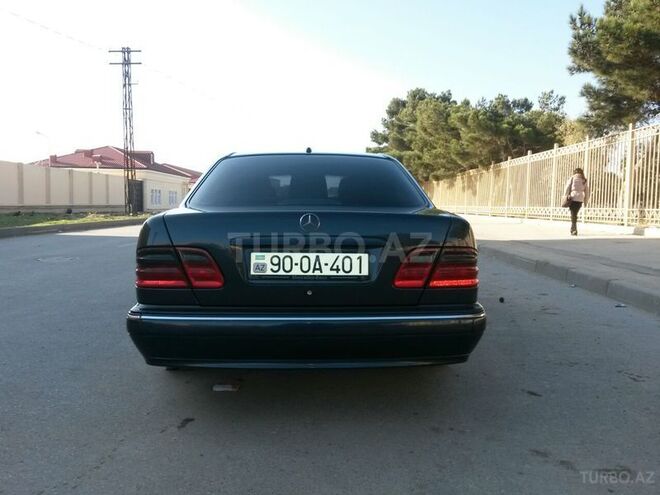 Mercedes E 220 2001, 200,000 km - 2.2 l - Bakı