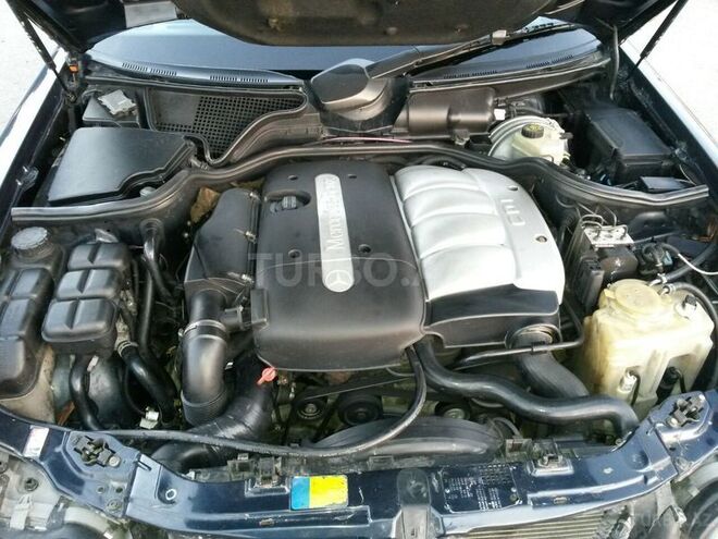 Mercedes E 220 2001, 200,000 km - 2.2 l - Bakı