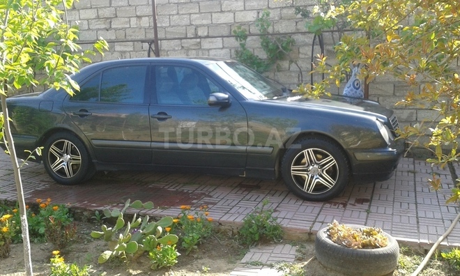 Mercedes E 270 1999, 250,000 km - 2.7 л - Bakı
