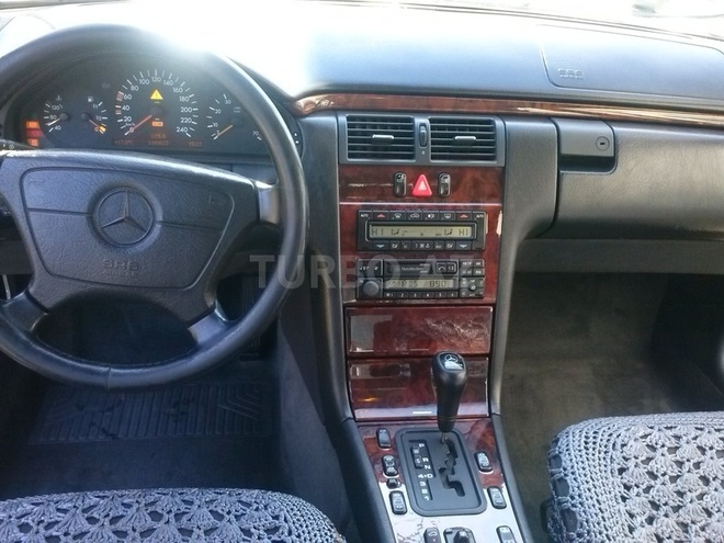 Mercedes E 240 1998, 198,000 km - 2.4 l - Lənkəran