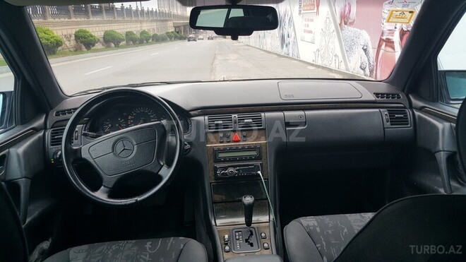 Mercedes E 230 1996, 270,000 km - 2.3 l - Bakı