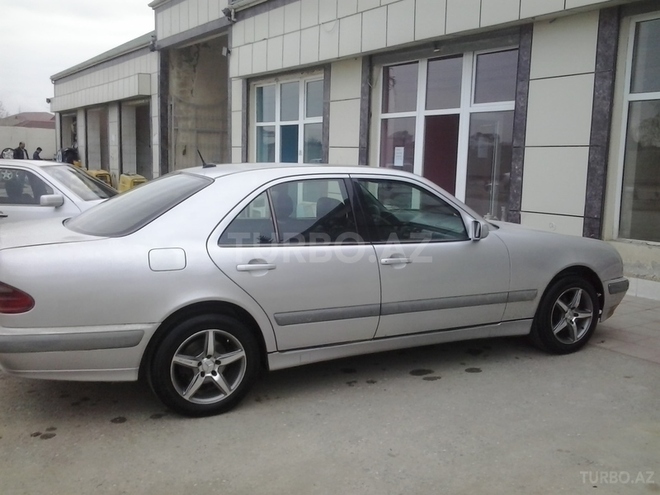 Mercedes E 220 2001, 395,000 km - 2.2 l - Sumqayıt