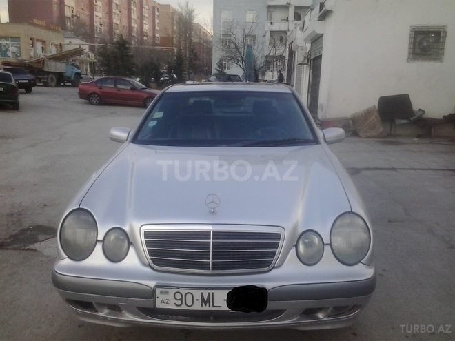 Mercedes E 220 2001, 395,000 km - 2.2 l - Sumqayıt