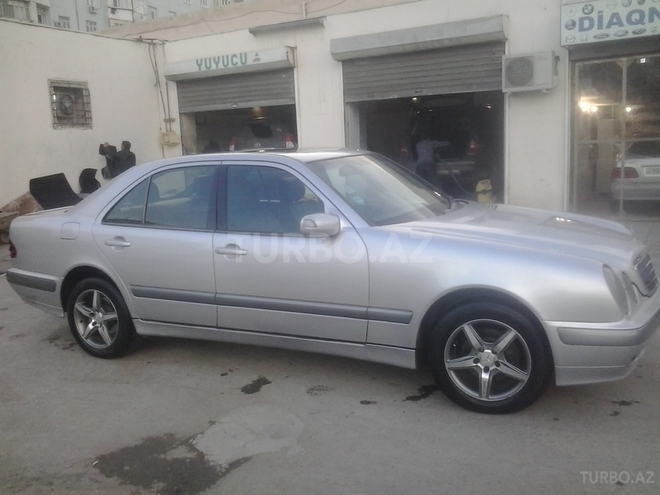 Mercedes E 220 2001, 395,000 km - 2.2 l - Sumqayıt