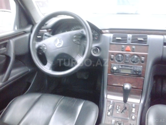 Mercedes E 220 2001, 395,000 km - 2.2 l - Sumqayıt