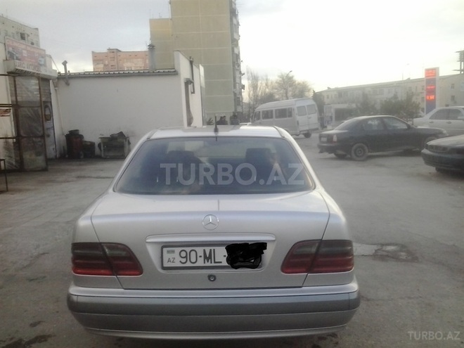 Mercedes E 220 2001, 395,000 km - 2.2 l - Sumqayıt