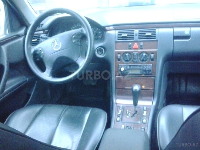Mercedes E 220 2001, 395,000 km - 2.2 l - Sumqayıt