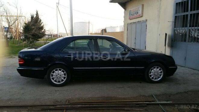 Mercedes E 240 2001, 220,000 km - 2.4 л - Bakı