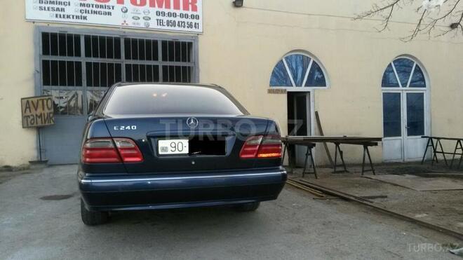 Mercedes E 240 2001, 220,000 km - 2.4 л - Bakı