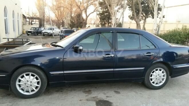 Mercedes E 240 2001, 220,000 km - 2.4 л - Bakı