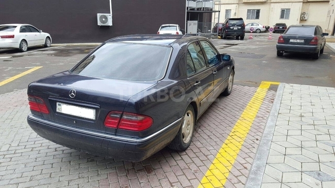 Mercedes E 200 1998, 319,000 km - 2.0 l - Bakı