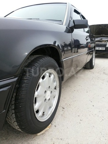 Mercedes E 200 1993, 255,000 km - 0.2 л - Sumqayıt