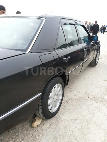 Mercedes E 200 1993, 255,000 km - 0.2 л - Sumqayıt