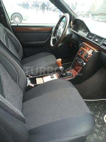 Mercedes E 200 1993, 255,000 km - 0.2 л - Sumqayıt