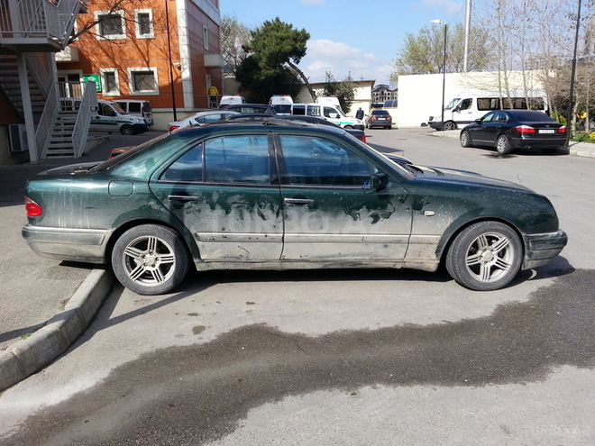 Mercedes E 230 1997, 219,584 km - 2.3 l - Bakı