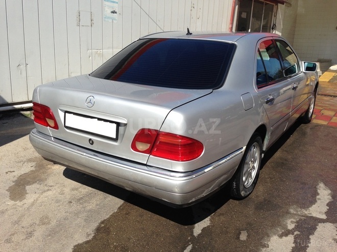 Mercedes E 220 1996, 195,000 km - 2.2 l - Bakı