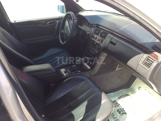 Mercedes E 220 1996, 195,000 km - 2.2 l - Bakı