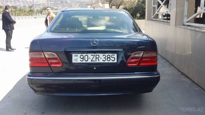 Mercedes E 220 1999, 285,000 km - 2.2 л - Bakı