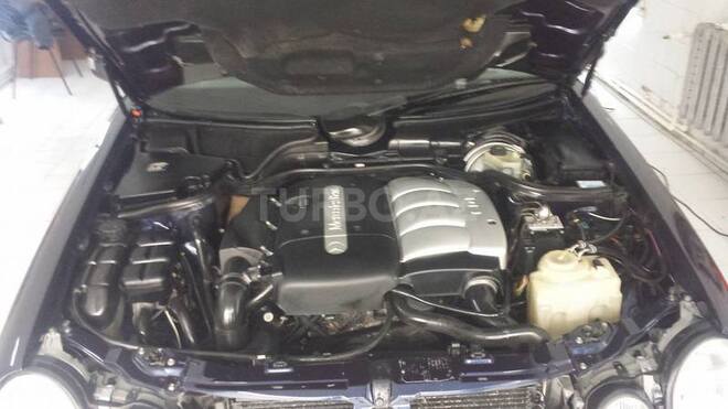 Mercedes E 220 1999, 285,000 km - 2.2 л - Bakı