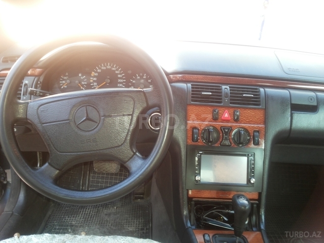 Mercedes E 240 1998, 326 km - 2.4 л - Şirvan