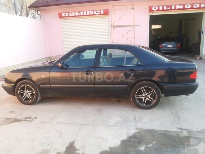 Mercedes E 240 1998, 326 km - 2.4 л - Şirvan